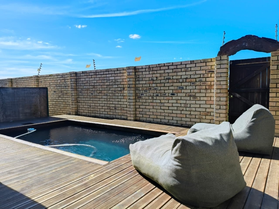 5 Bedroom Property for Sale in Wavecrest Eastern Cape